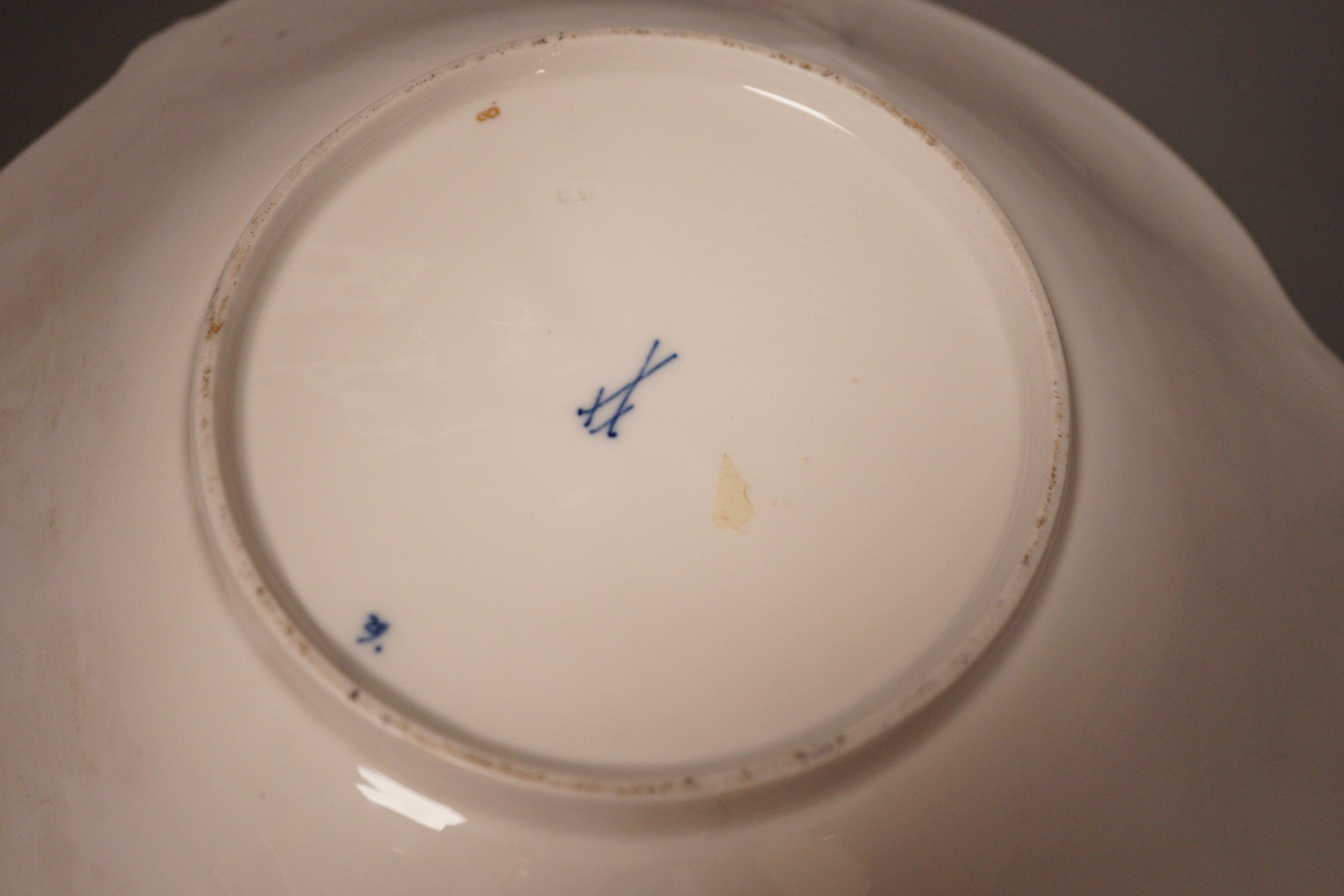 A late 19th century Meissen acanthus motif bowl, with gilt decoration, 28cm